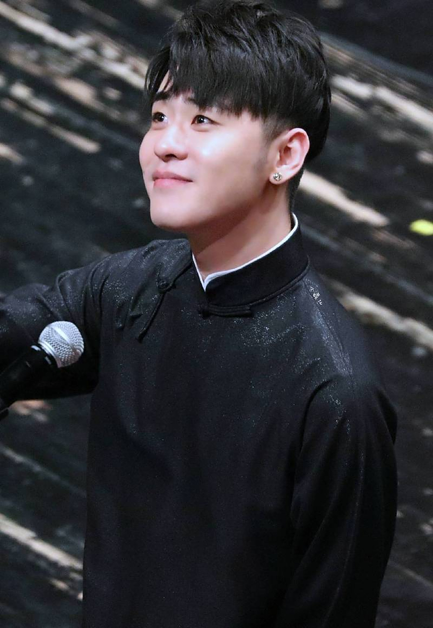 德云社辫哥哥张云雷32岁生日,师弟们凌晨送祝福引发热议.