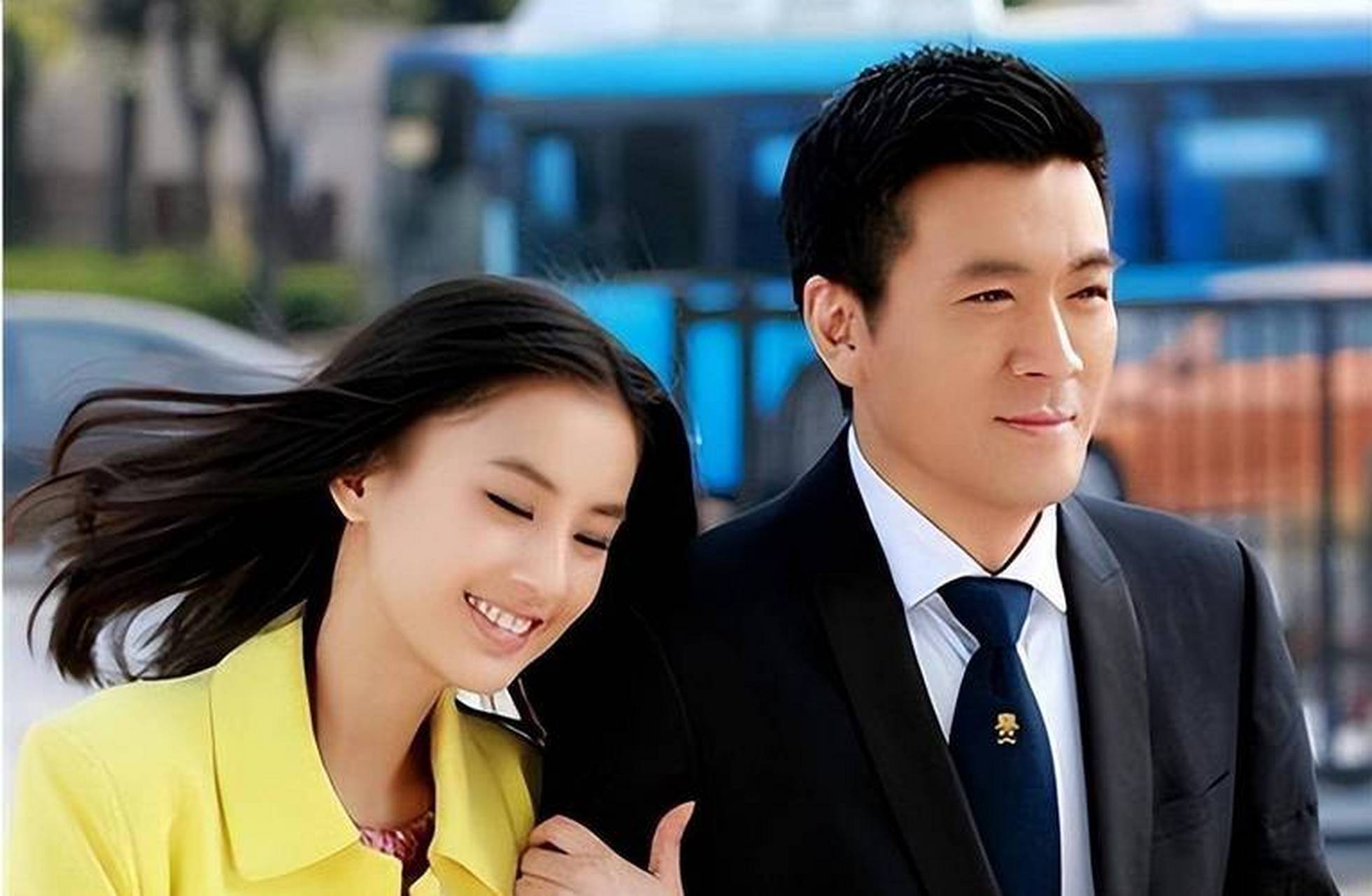 黄圣依曾被周星驰捧红,后与赵本山合作,因拍性感写真与公司闹翻.