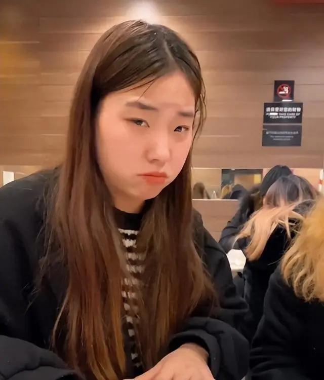 纪实网红七颗猩猩:上大学拍短视频月入70w,23岁给爸爸买保时捷