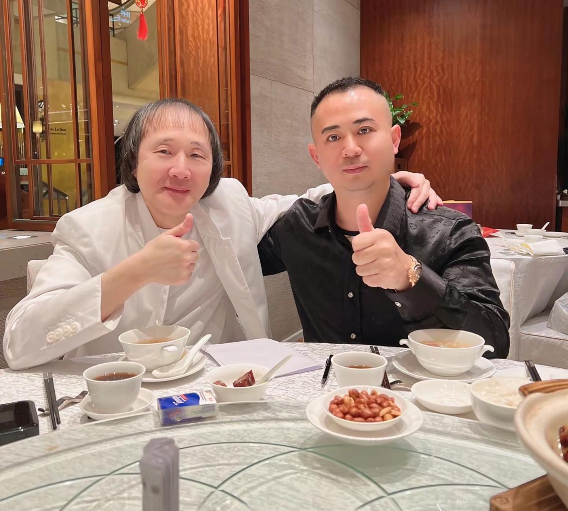 邂逅"江湖大佬"上海小哥郭永鸿!携带5名保镖,秃头明显太瘦弱