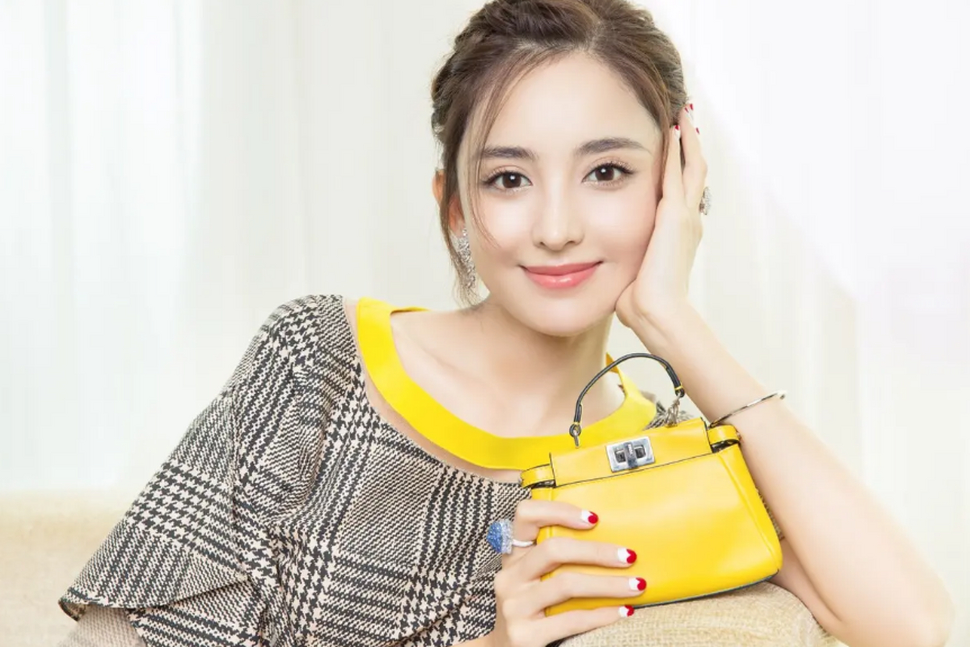 古力娜扎感情波折不断,形象受损.