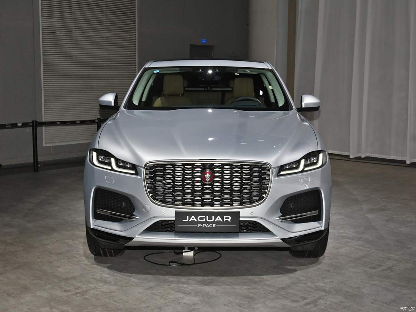 2023款捷豹f-pace是中大型豪华suv中的高性价比之选,外观时尚运动