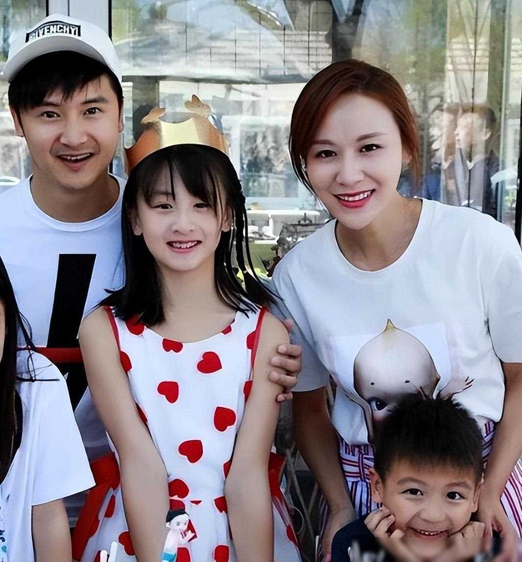 田亮一家四口颜值逆天15岁女儿成大姑娘12岁儿子身高猛长直逼1米7