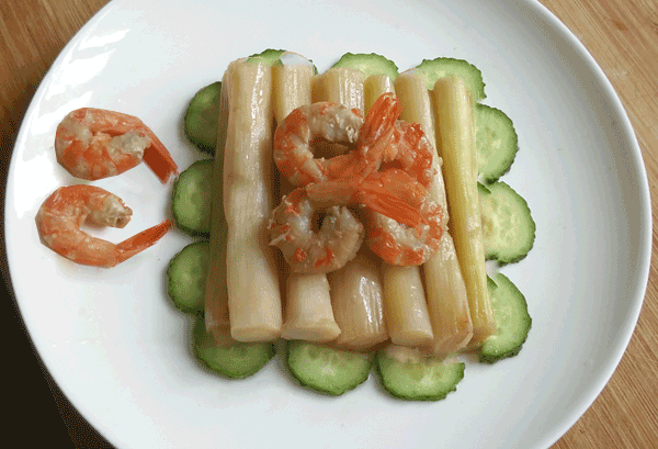 说起这道菜,还有一个美丽动人的传说:说的是南宋抗金名将梁红玉,在