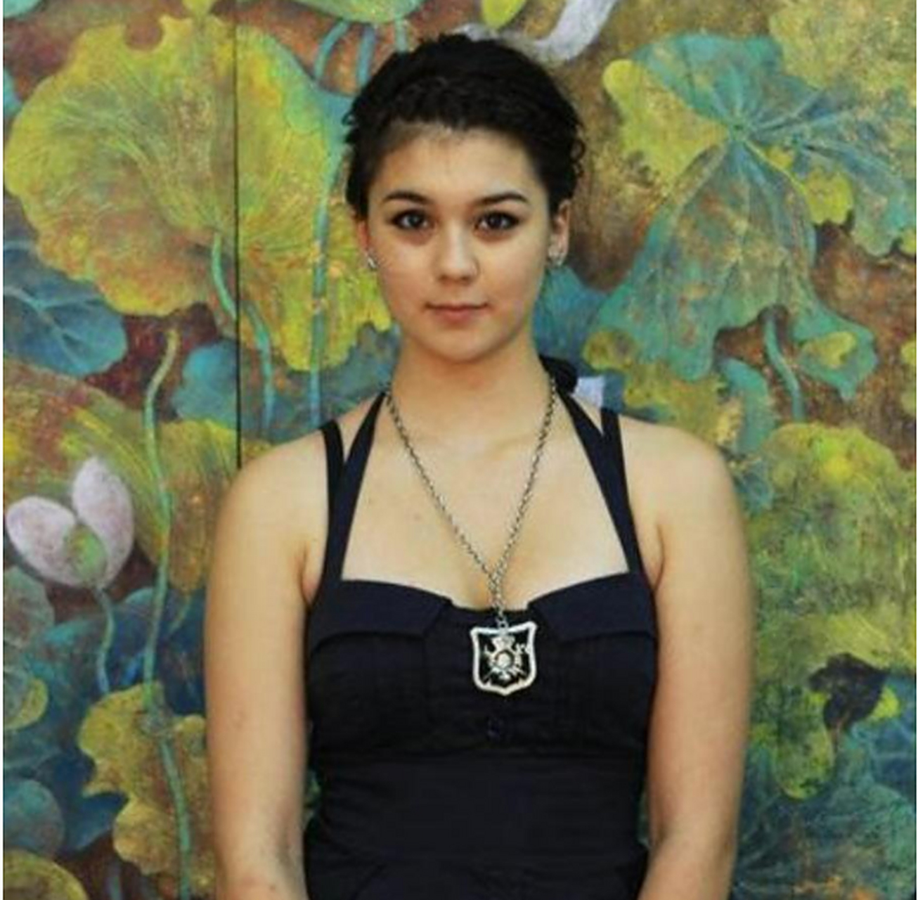 张铁林的女儿张月亮因混血外貌和气质备受瞩目,从小立志成为优秀演员