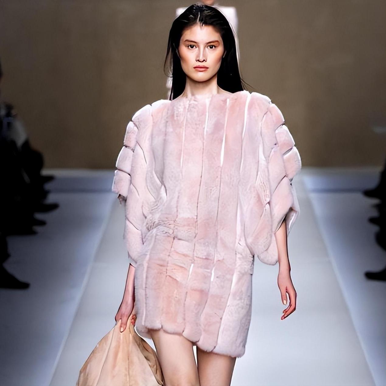 何穗:从小镇女孩到维密天使,她的故事太励志了