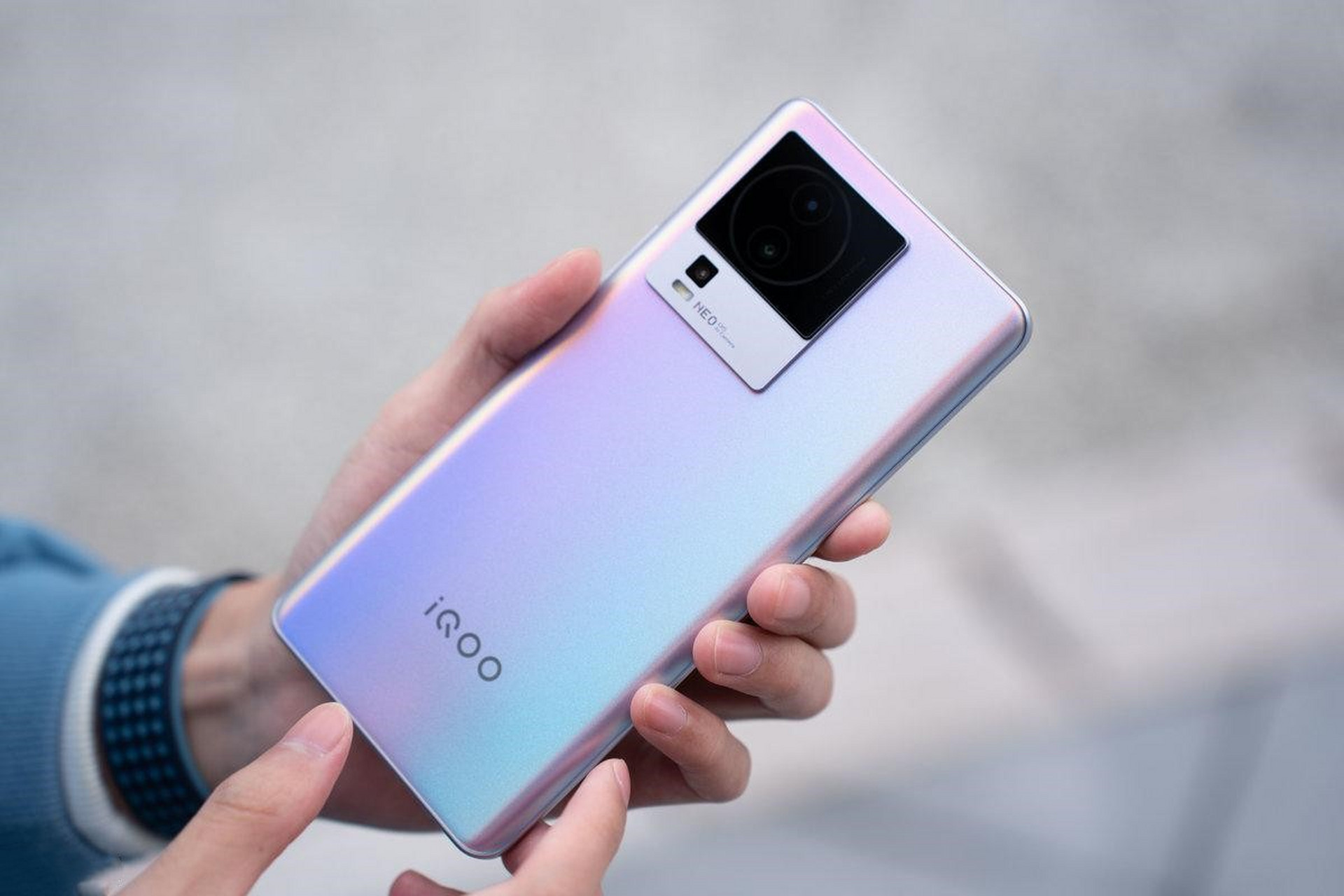 市场上存在不挣钱的手机,如vivoiqooneo7se,在清仓阶段价格调低到谷底