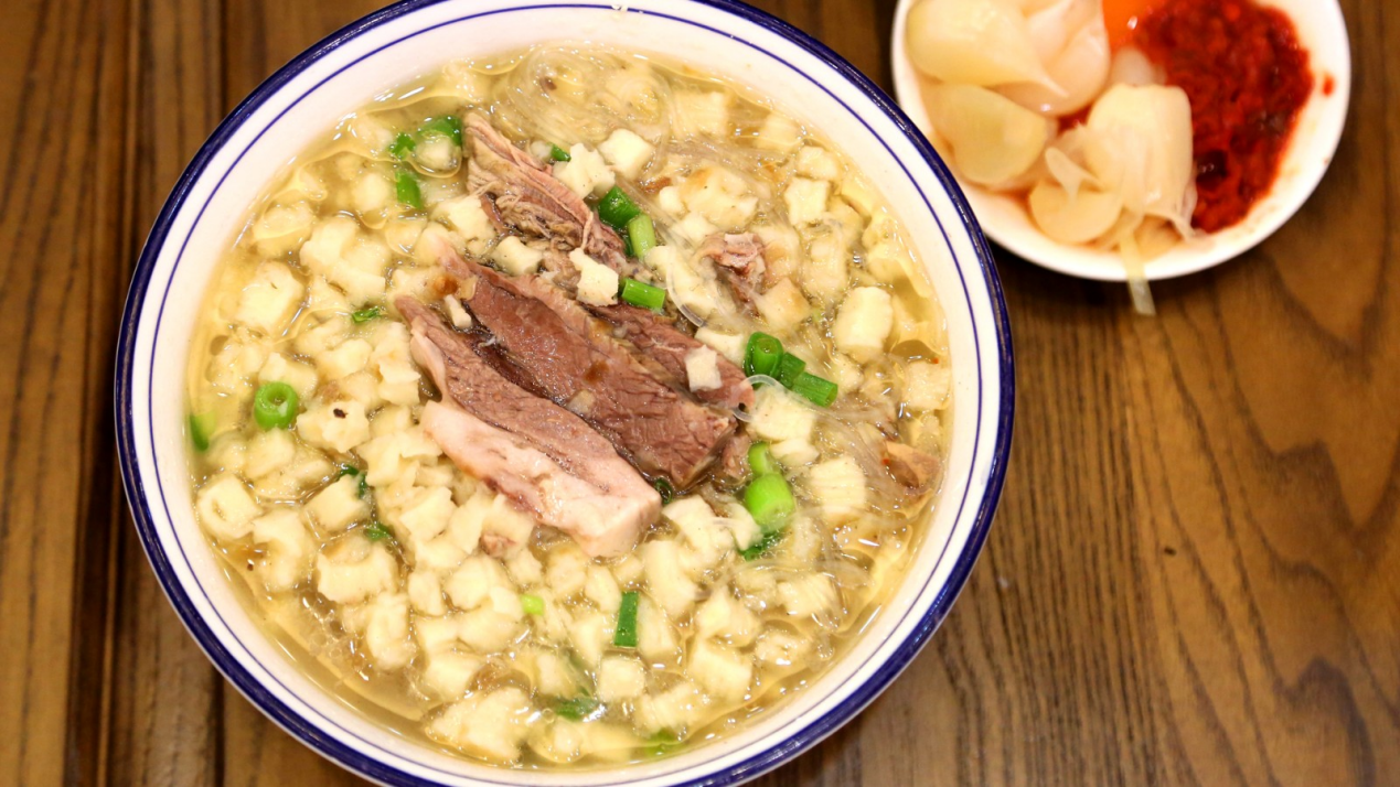 羊肉泡馍:陕西美食的魅力与传奇,来一口回味无穷