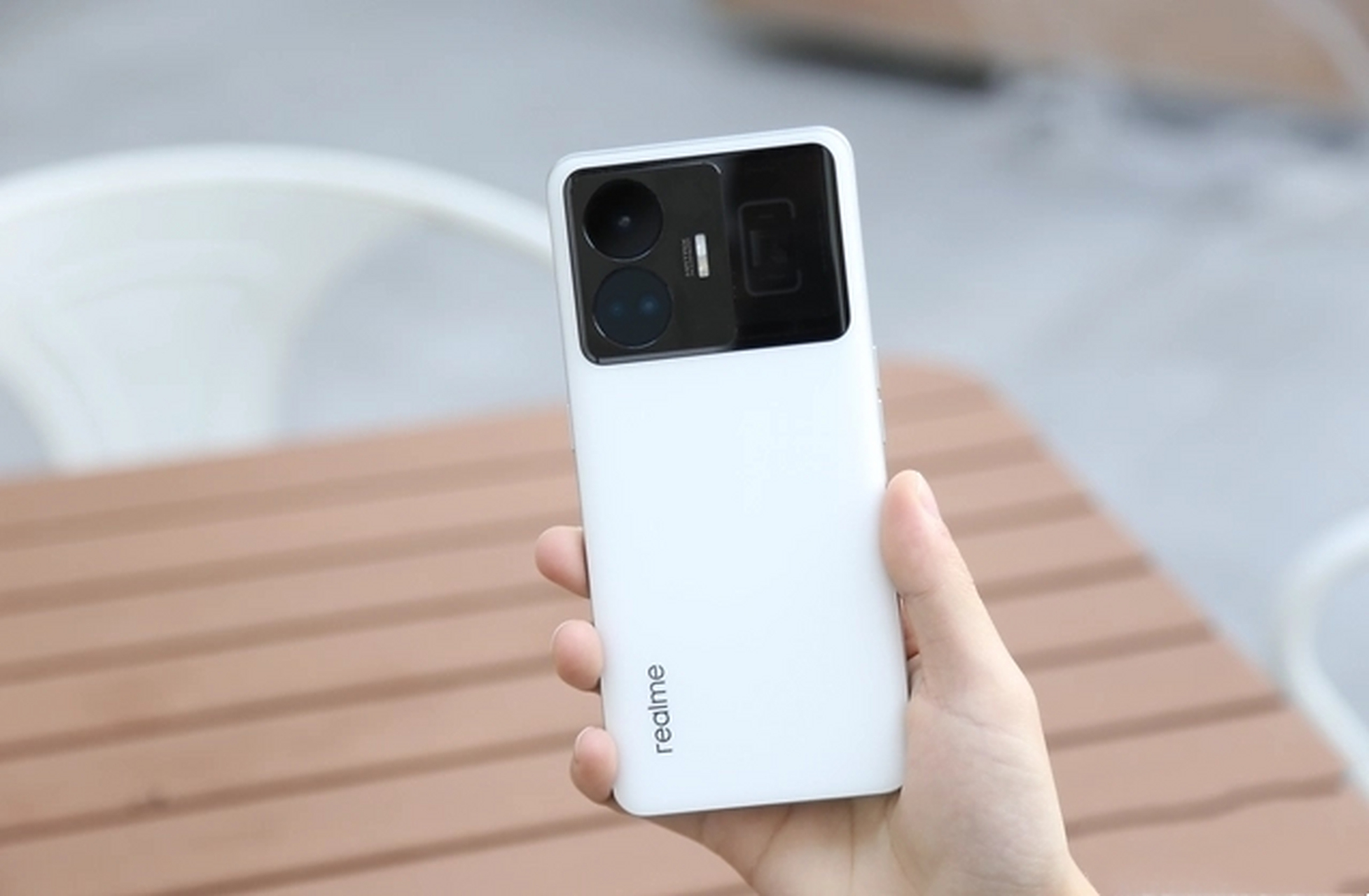 realme真我gtneo5作为oppo子品牌冲击性价比市场的产品,拥有大存储,高