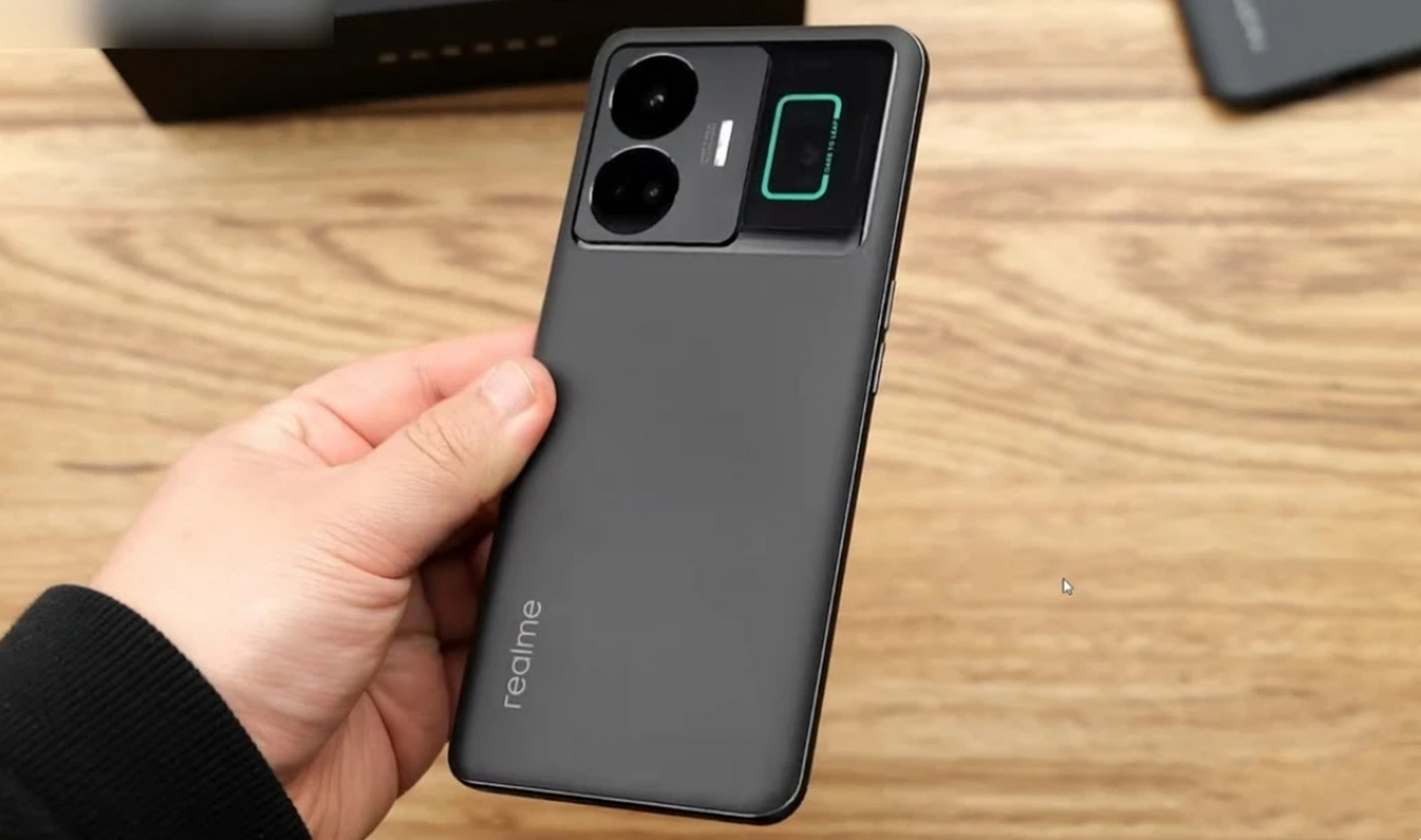 realme真我gtneo5作为oppo子品牌冲击性价比市场的产品,拥有大存储,高