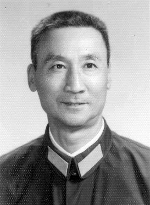 言小朋,他是言派创始人言菊朋幼子,战上海巴队长,王晓棠的丈夫