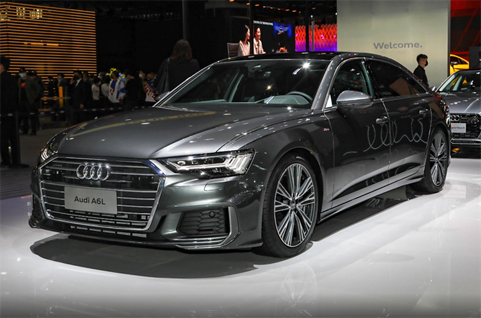 奥迪a6l豪华车型,产品力虽下滑但性价比突显!