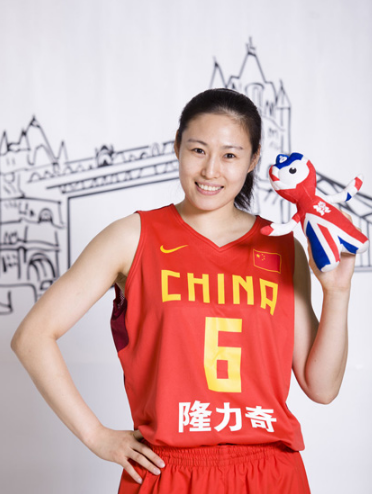 女篮宋晓云现状:42岁单身女神,与王治郅参加活动,当大学老师