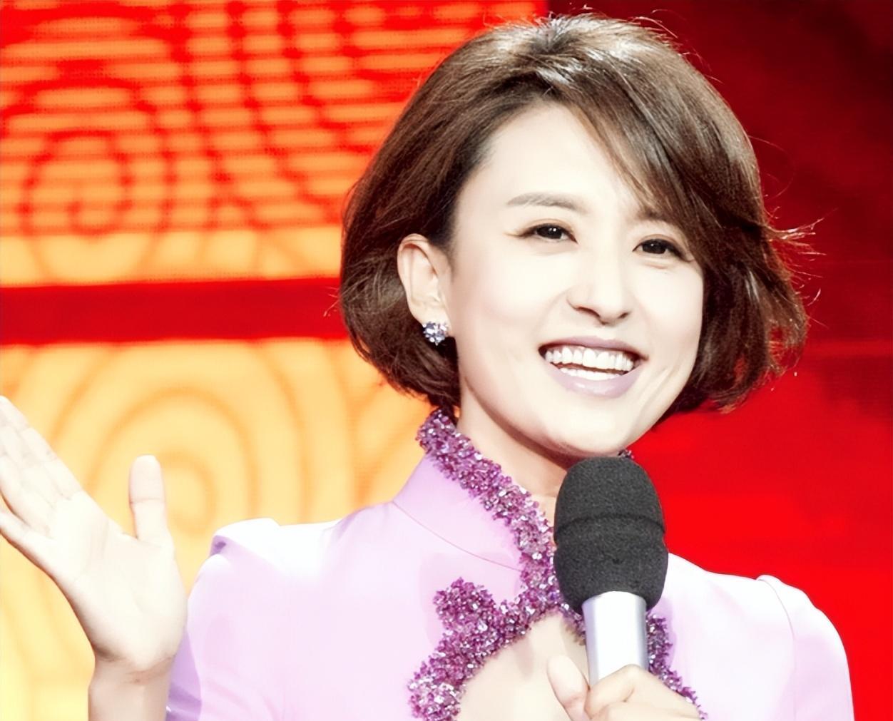 张蕾:主持大赛魁首,入职央视16年未登春晚,今家乡春晚独占鳌头