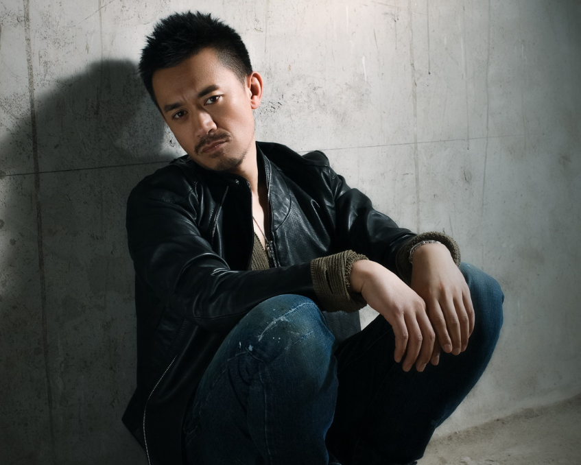 感情传奇:王学兵,从牛魔王到"幸福老爸"的爱情演绎