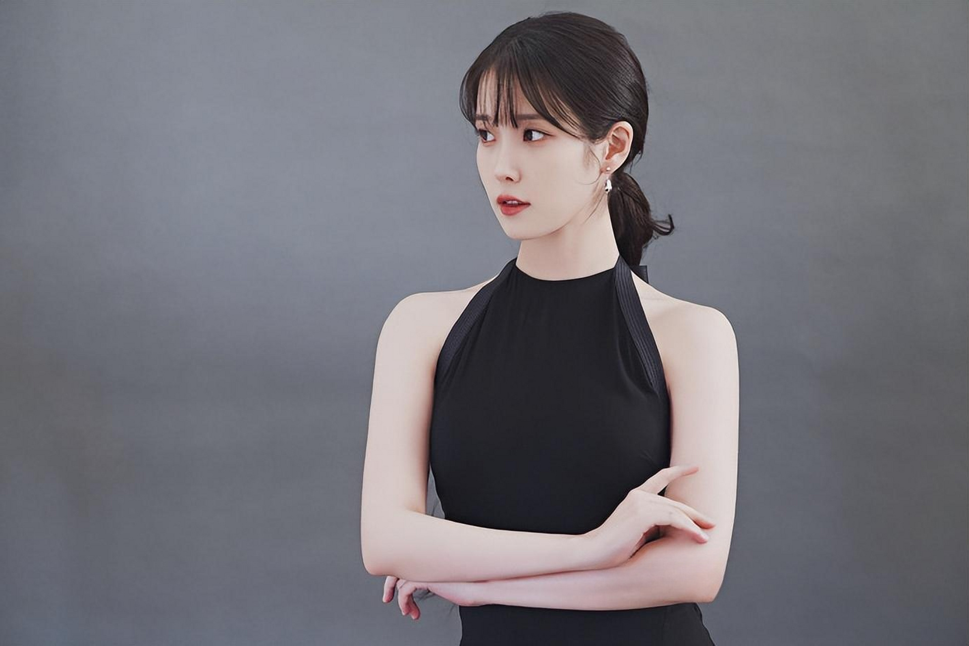 李知恩以其清新自然,甜美可爱和清纯可人的形象在娱乐圈中独领风骚.