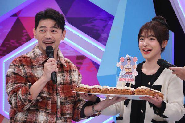 李多慧为阿ken庆生,亲密互动引不满,安心亚不耐烦:好了没?