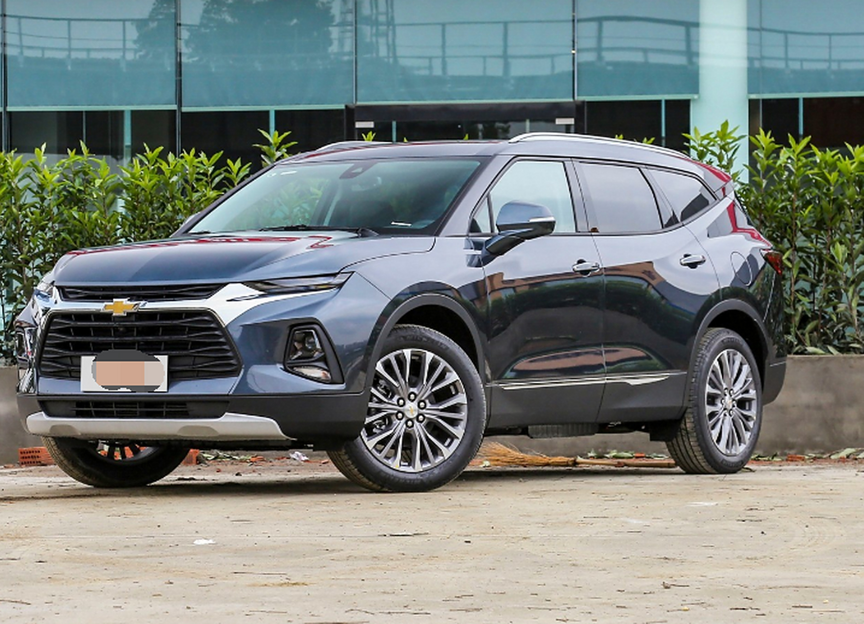 雪佛兰开拓者是一款充满力量与美感的suv,其独特的前脸,车身线条和大