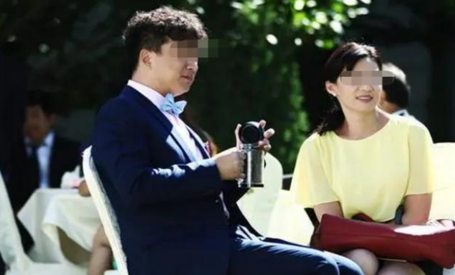 老公手术后没多久,妻子和男闺蜜同游冰岛,回家后眼前一幕傻了眼