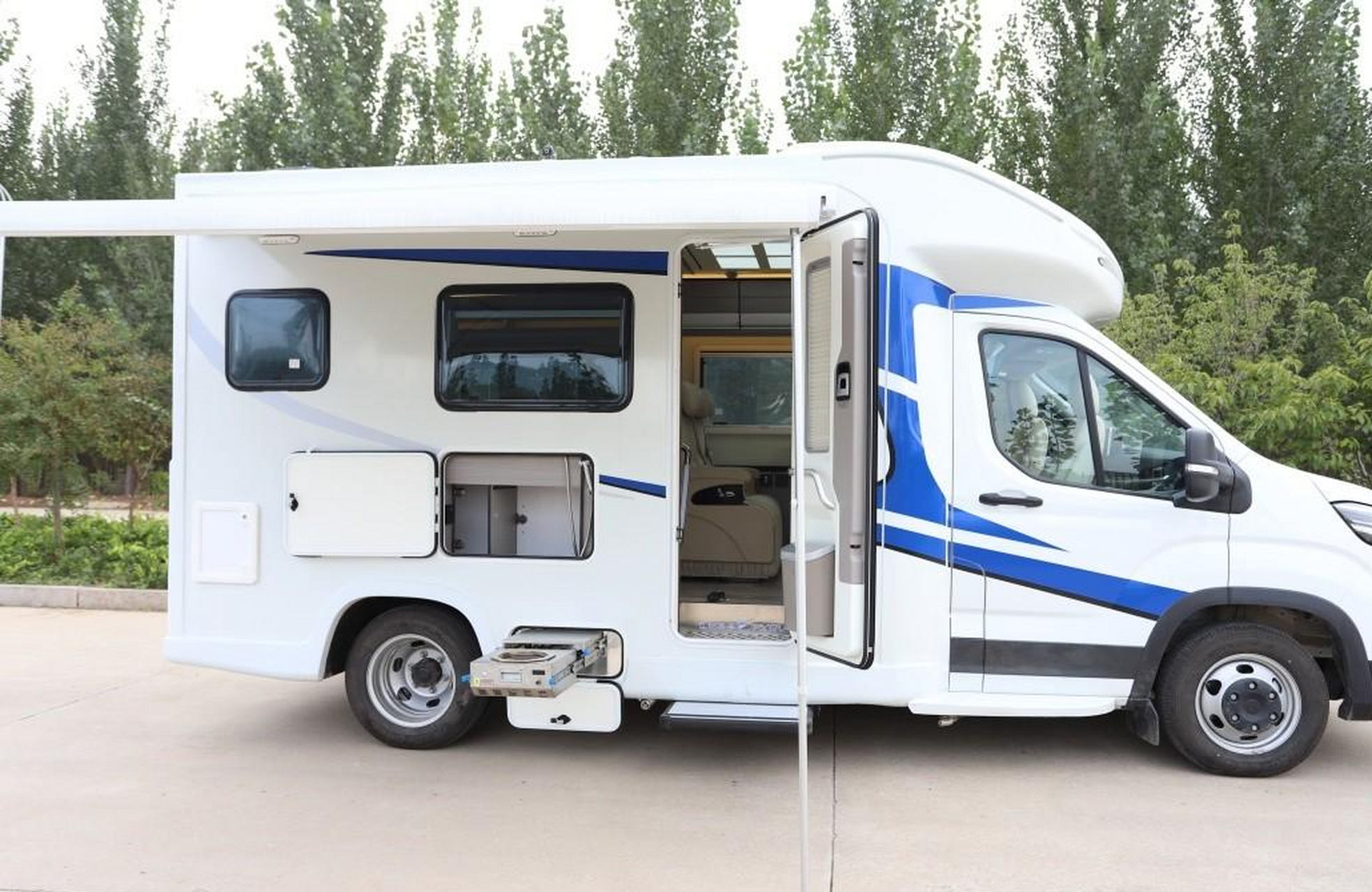 大通v90-t型底盘及车身尺寸的房车拥有强大动力,出色悬挂系统和丰富