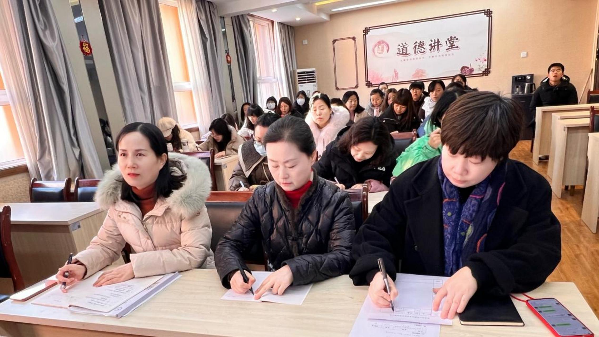 西安市碑林区东羊市小学邀请雷蕾老师开展教师专业成长培训,聚焦学科