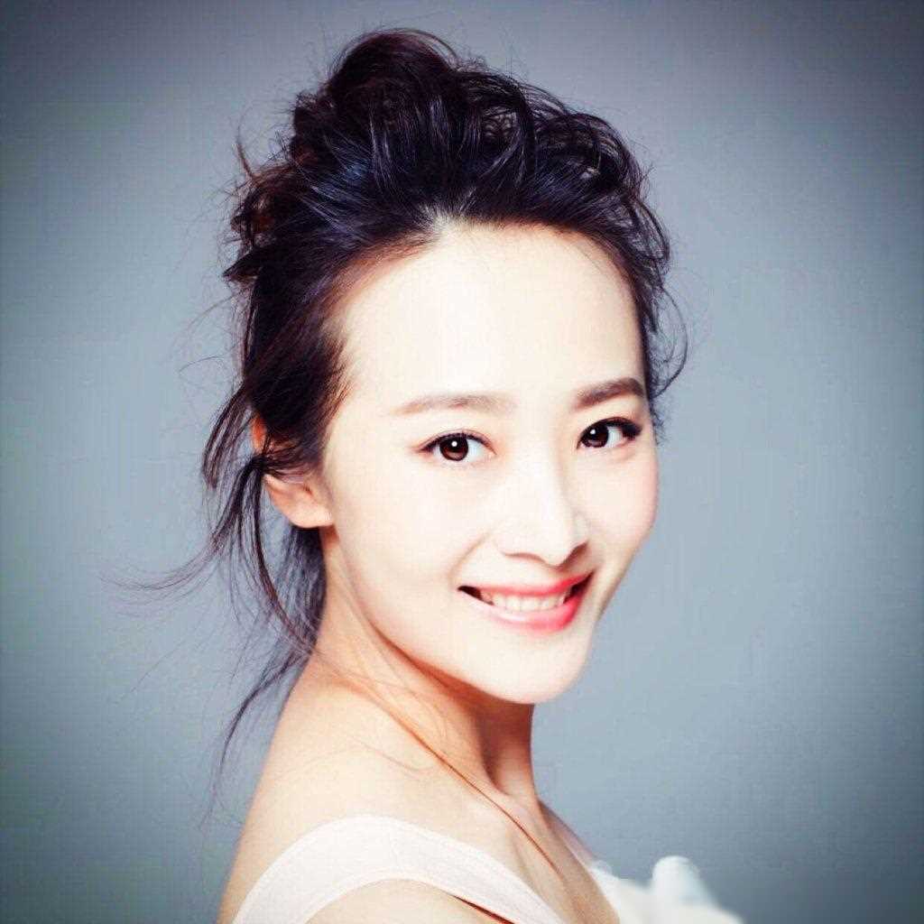 黄海波老婆曲栅栅图片