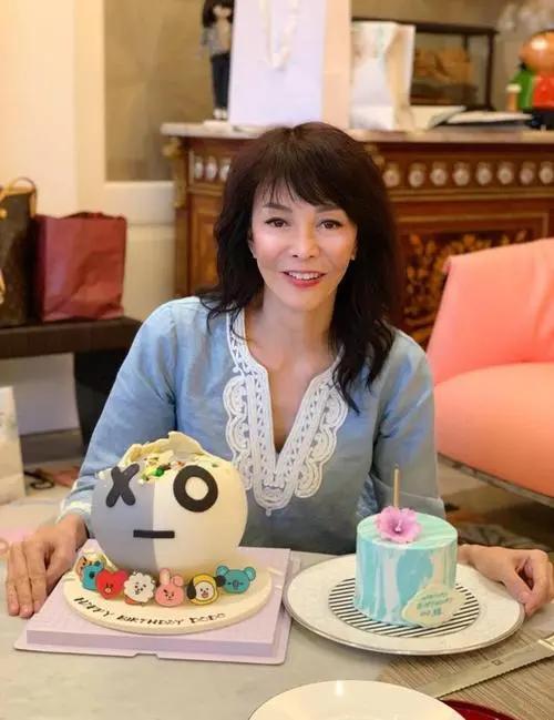 香港影后郑裕玲,66岁不婚不育,现如今单身住豪宅