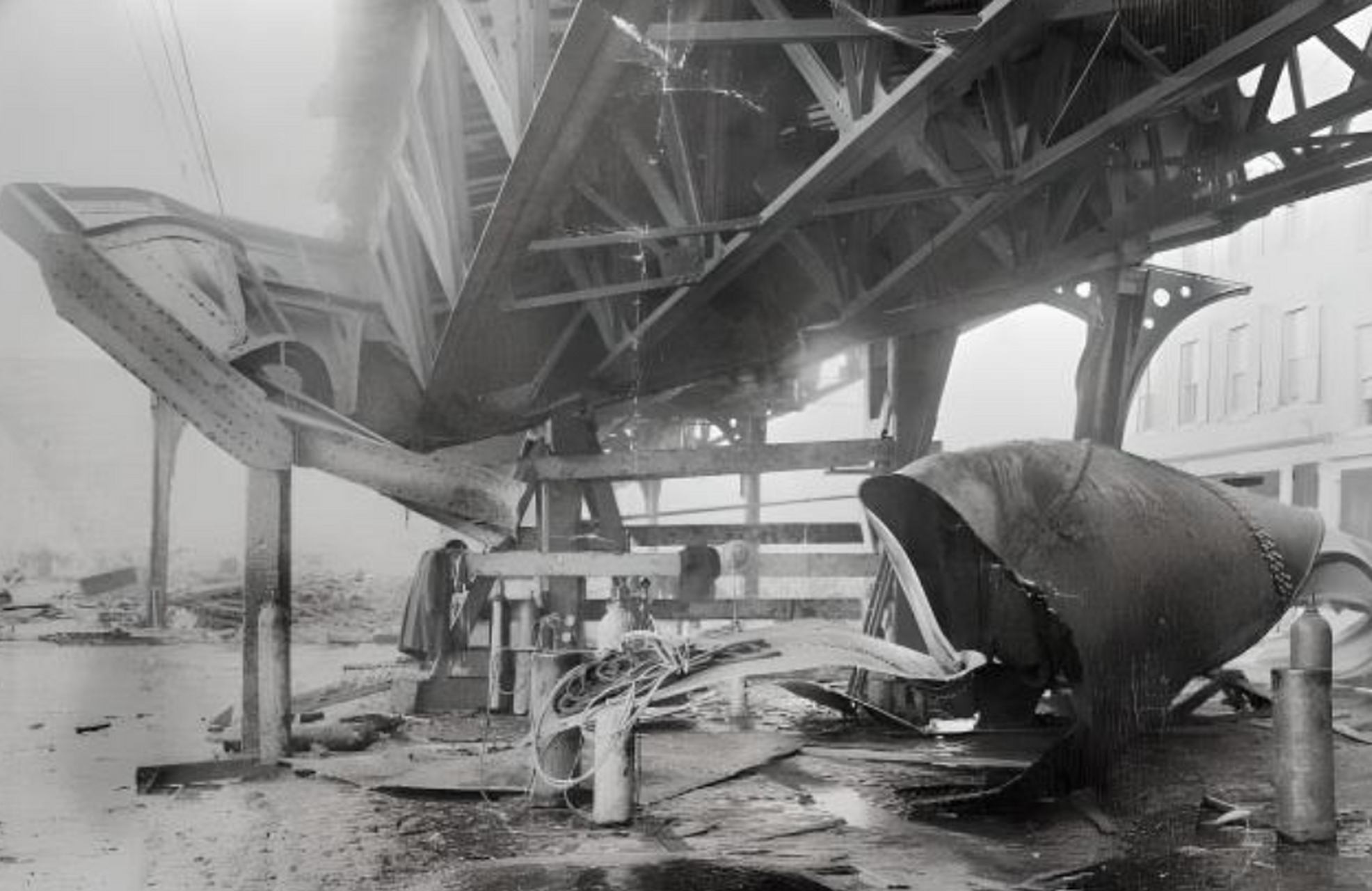 1919年1月15日,美国波士顿北区发生了一场糖蜜储存罐爆裂事故,释放出