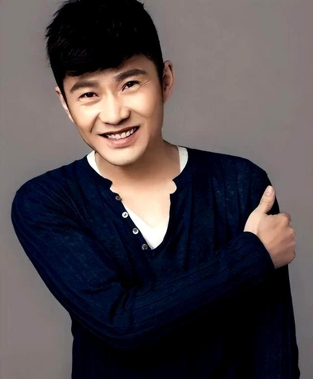 任帅:演艺之路 儒雅低调,家庭幸福映照星光