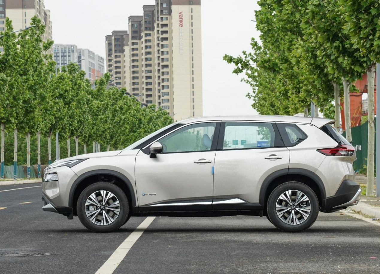 超混电驱奇骏,2706mm轴距,四驱电动,油耗仅6.36l,实力如何?