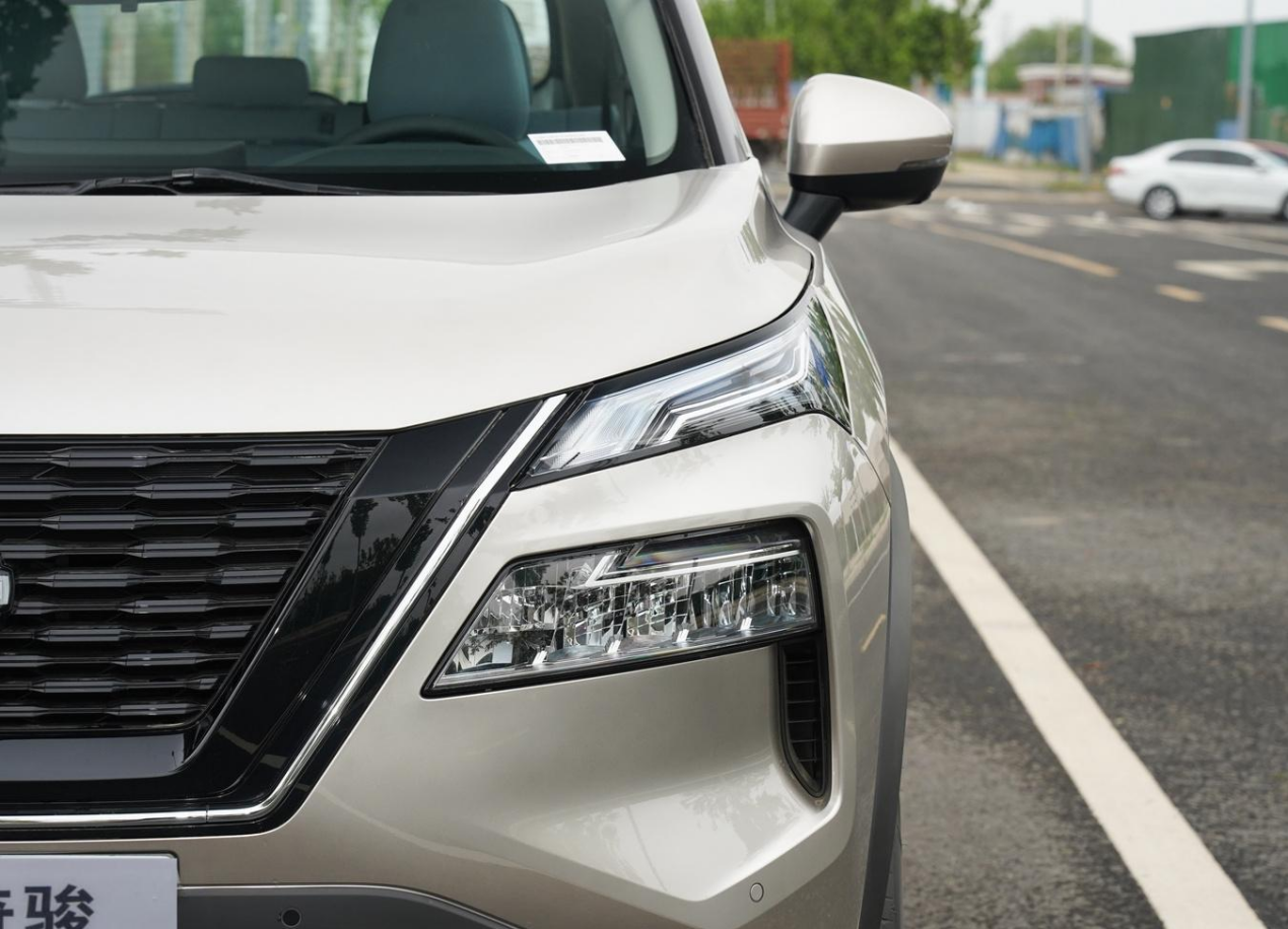 超混电驱奇骏,2706mm轴距,四驱电动,油耗仅6.36l,实力如何?