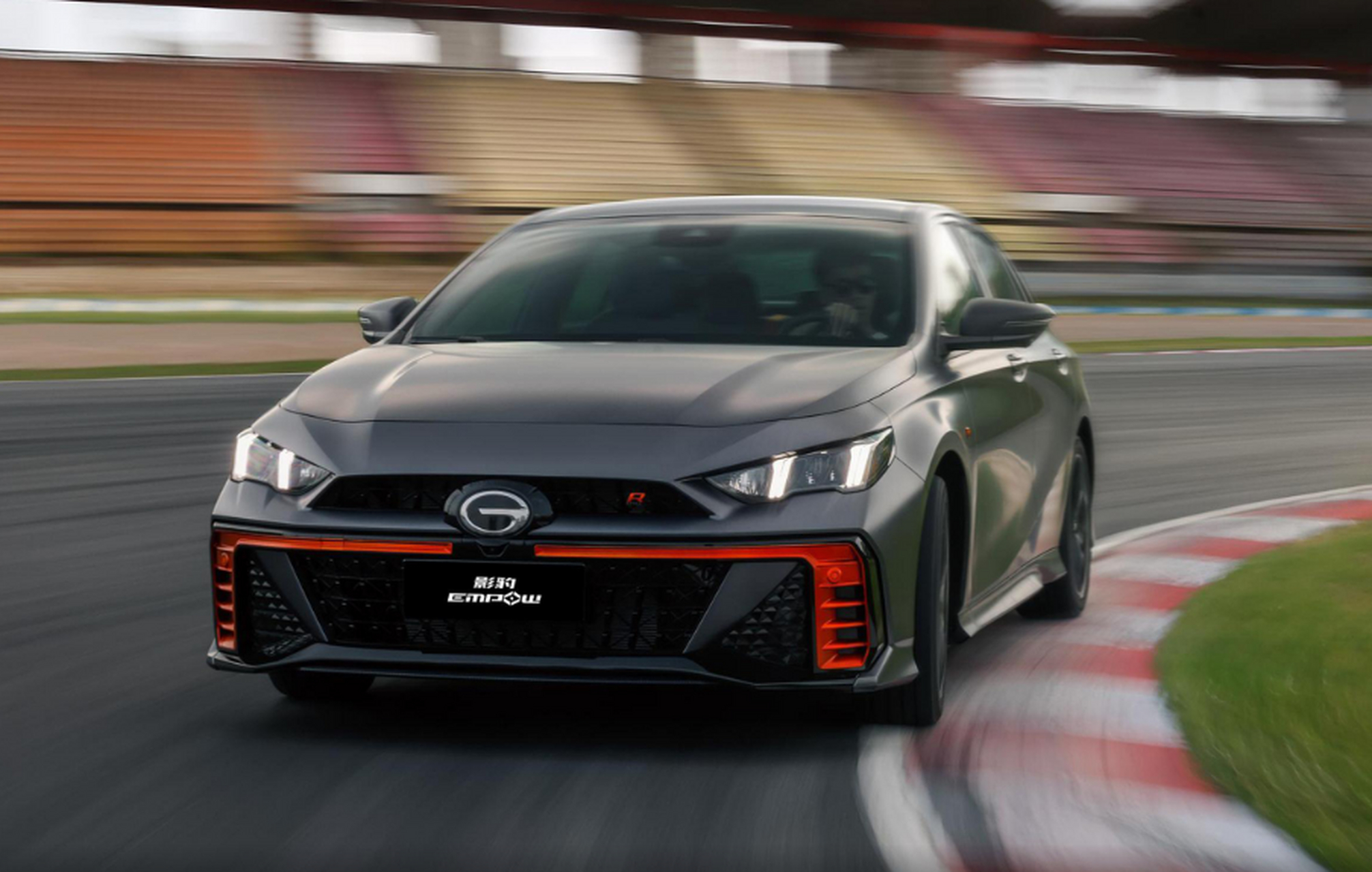 广汽传祺影豹新年降价,最高优惠2.5万元,起售价8.33万元.