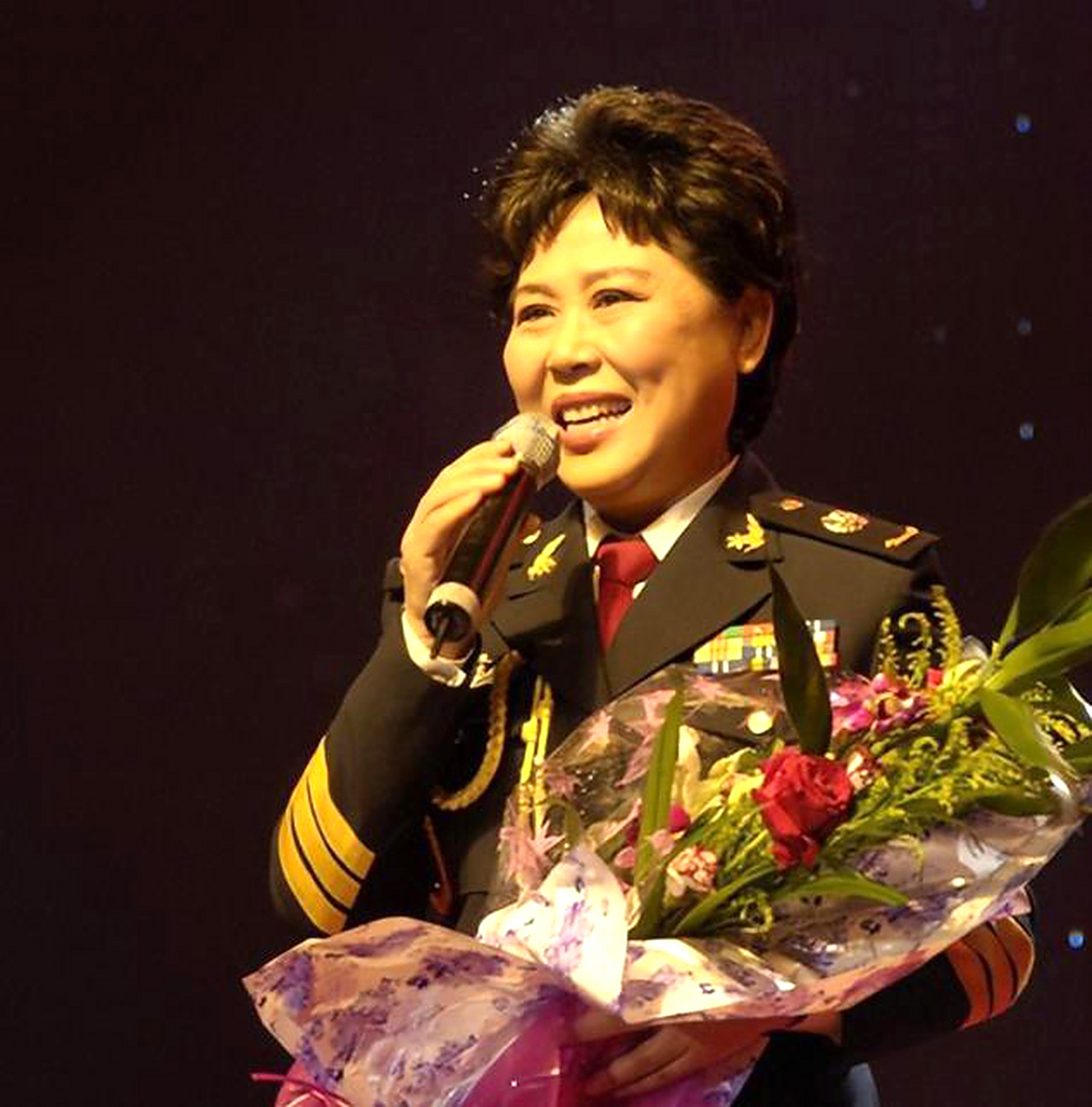 生于1946年的安徽芜湖女孩卞小贞,从小展现音乐天赋,被陈燕娟老师发掘