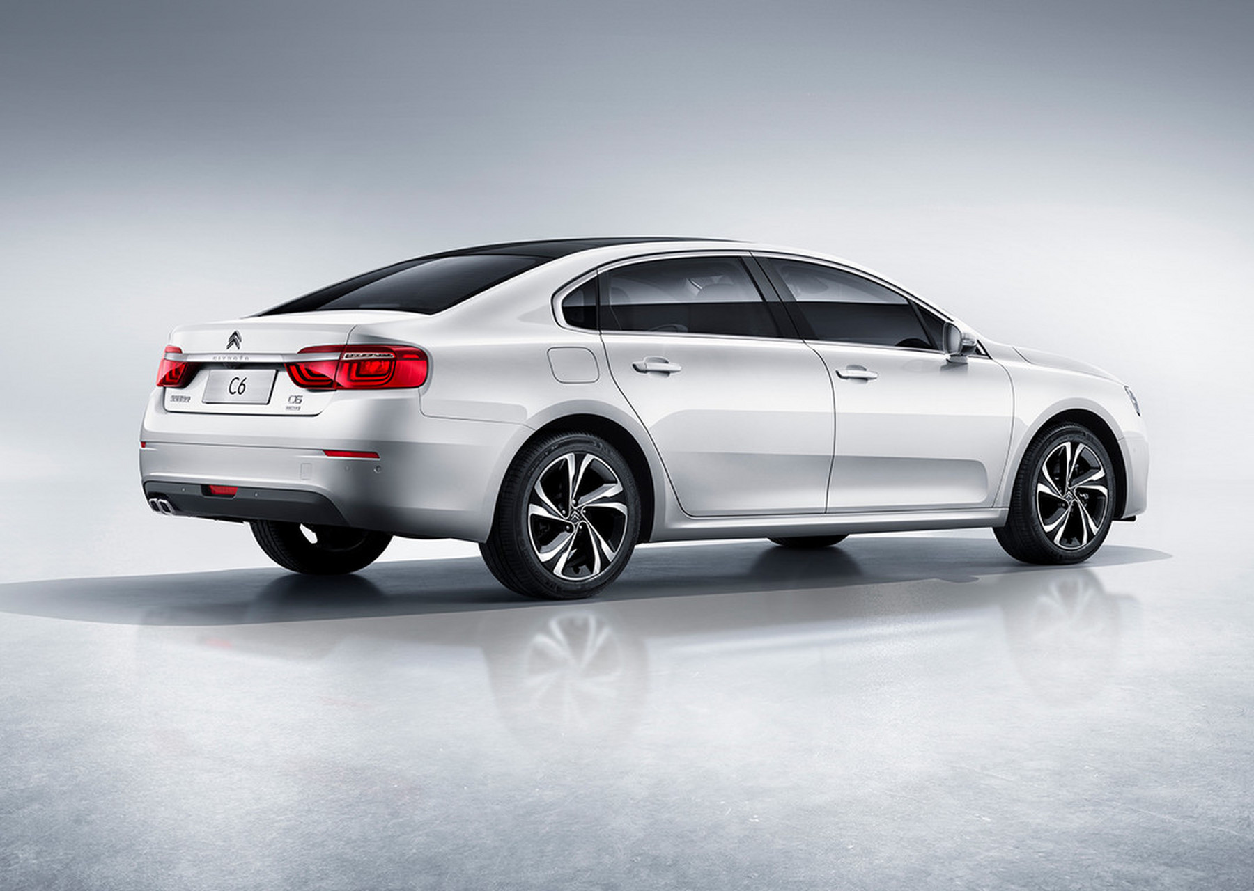 雪铁龙c6是一款源自法国的豪华轿车,外观独特,内饰精美,动力强劲.