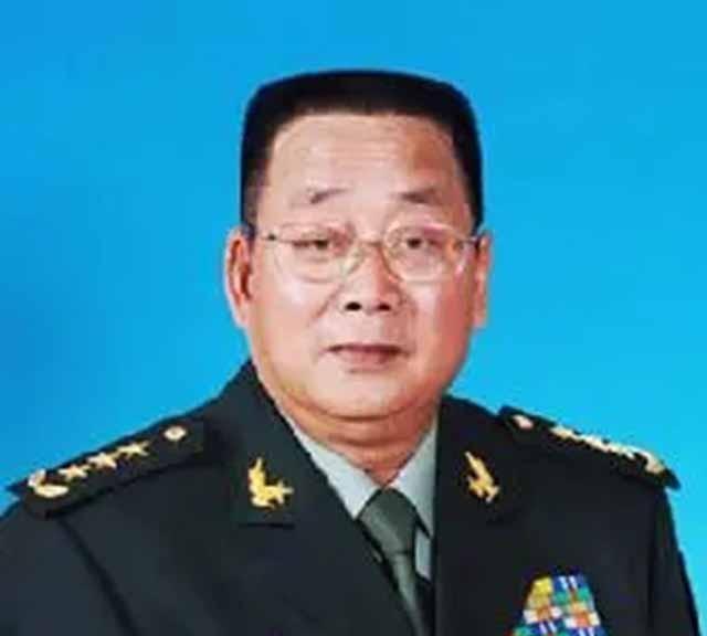 何其宗:自卫反击战中立功,1990年成中将,56岁退役,原因存争议