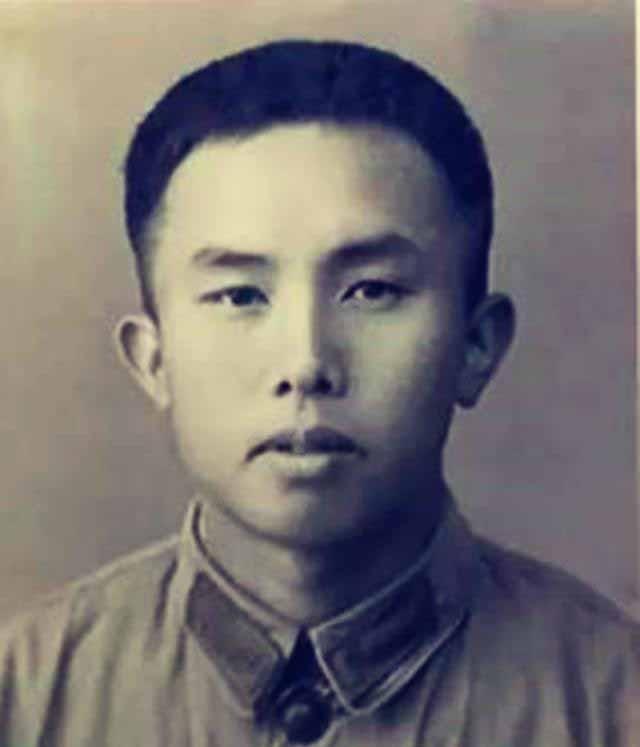 何其宗:自卫反击战中立功,1990年成中将,56岁退役,原因存争议