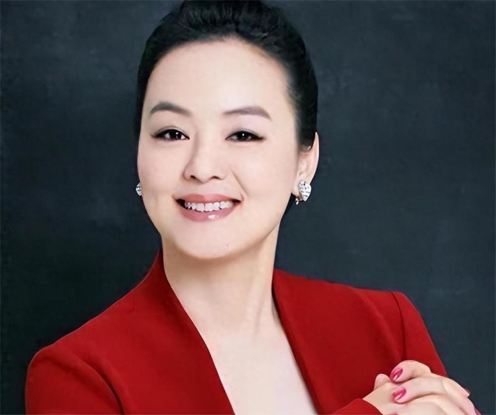 央视主持人孙小梅:58岁嫁哈佛海归,活成人生赢家