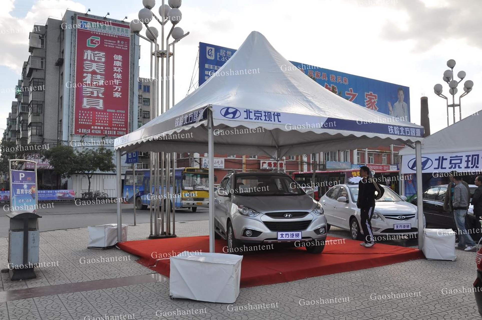 车展篷房是汽车制造商和经销商的营销利器,提供多功能和定制化的展示