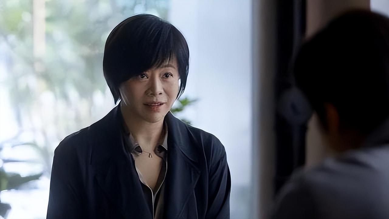 "教科书式撩汉":59岁王柠告诉你