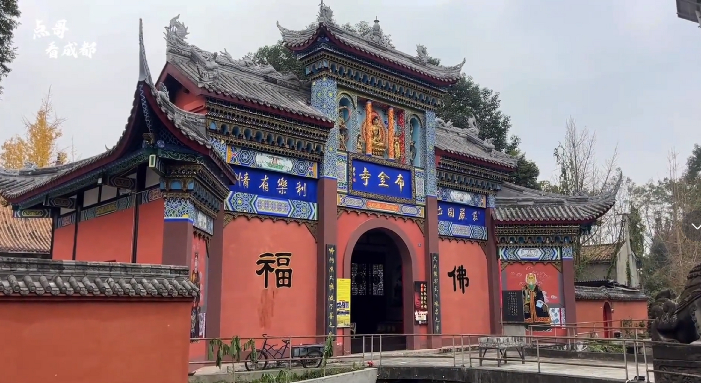 探秘唐朝古刹布金寺,虽规模不大,但佛像古朴,山门彩绘绝伦.
