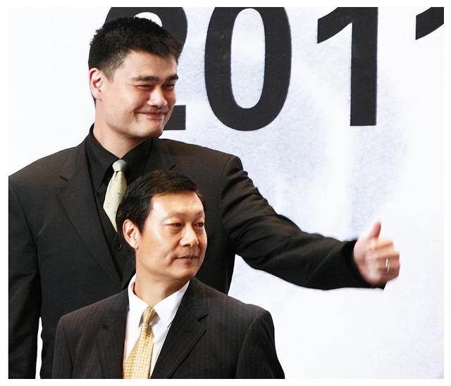 小诸葛李秋平 42岁妻子患癌去世,50岁被徒弟姚明辞退,现状如何