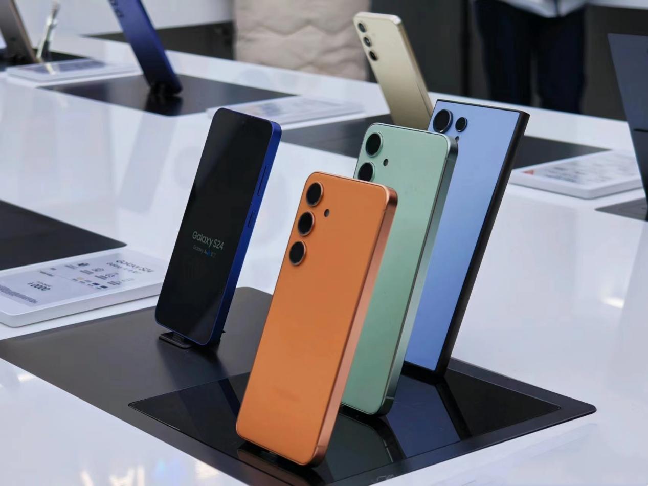 新一代三星机皇开卖:2亿像素 100倍变焦,1tb卖12699元