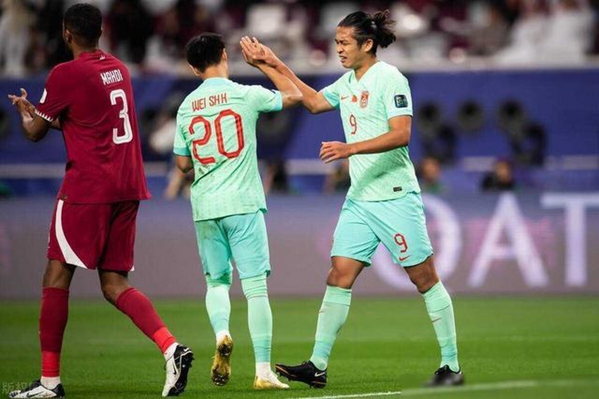 国安续约张玉宁过程中明争暗斗,可能对球队内部和谐产生负面影响,需