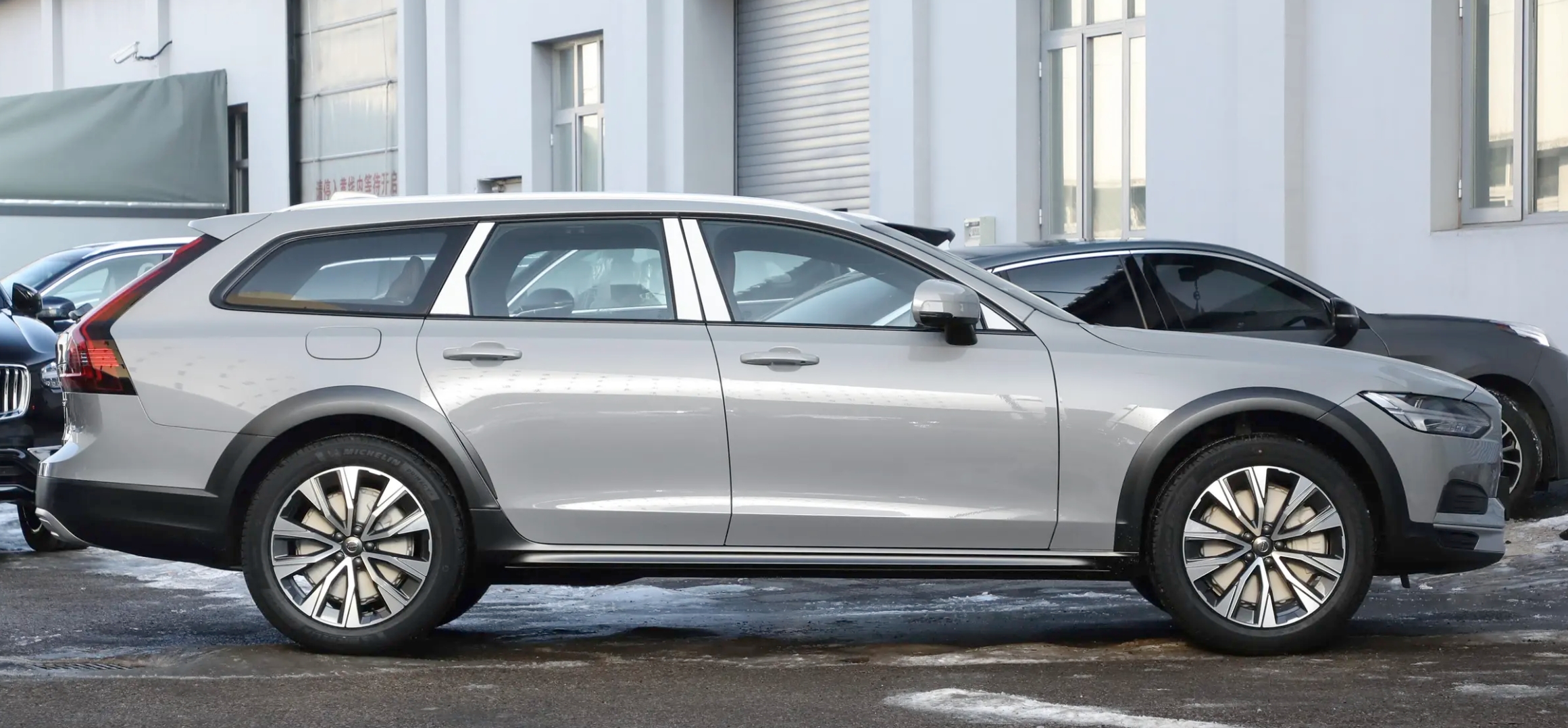 斯堪的纳维亚风格的旅行车,2024款沃尔沃v90cc价格调整