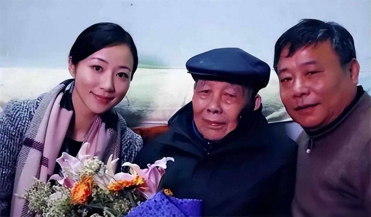 明星韩雪的爷爷:朝战时的师长,拒绝把三弟调回国最后亲弟弟牺牲