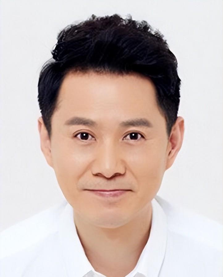 郭广平:荧幕上的璀璨明星,生活中的低调暖男,35岁成就幸福家