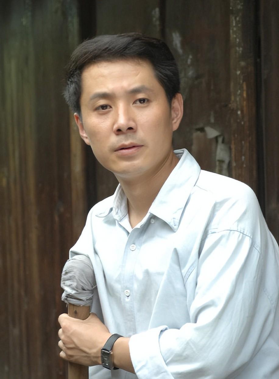 郭广平:荧幕上的璀璨明星,生活中的低调暖男,35岁成就幸福家