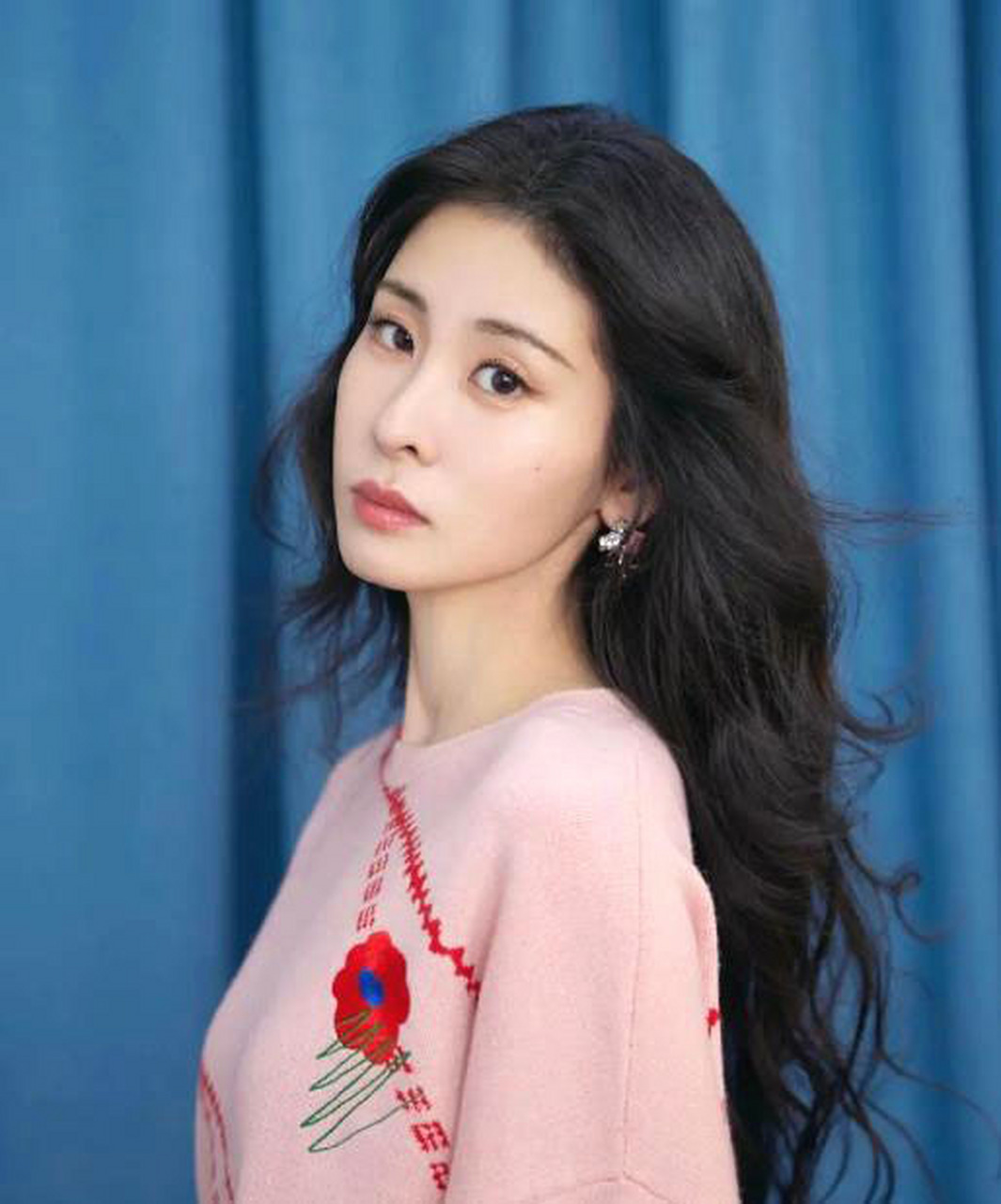 张碧晨怀孕后独自前往美国生子,面对外界质疑.