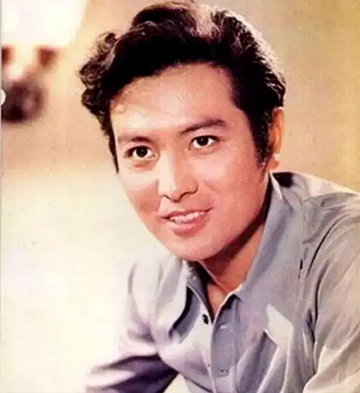 梁波罗与妻子的爱情故事,兄弟情深,事业成就和家庭责任都令人敬佩.