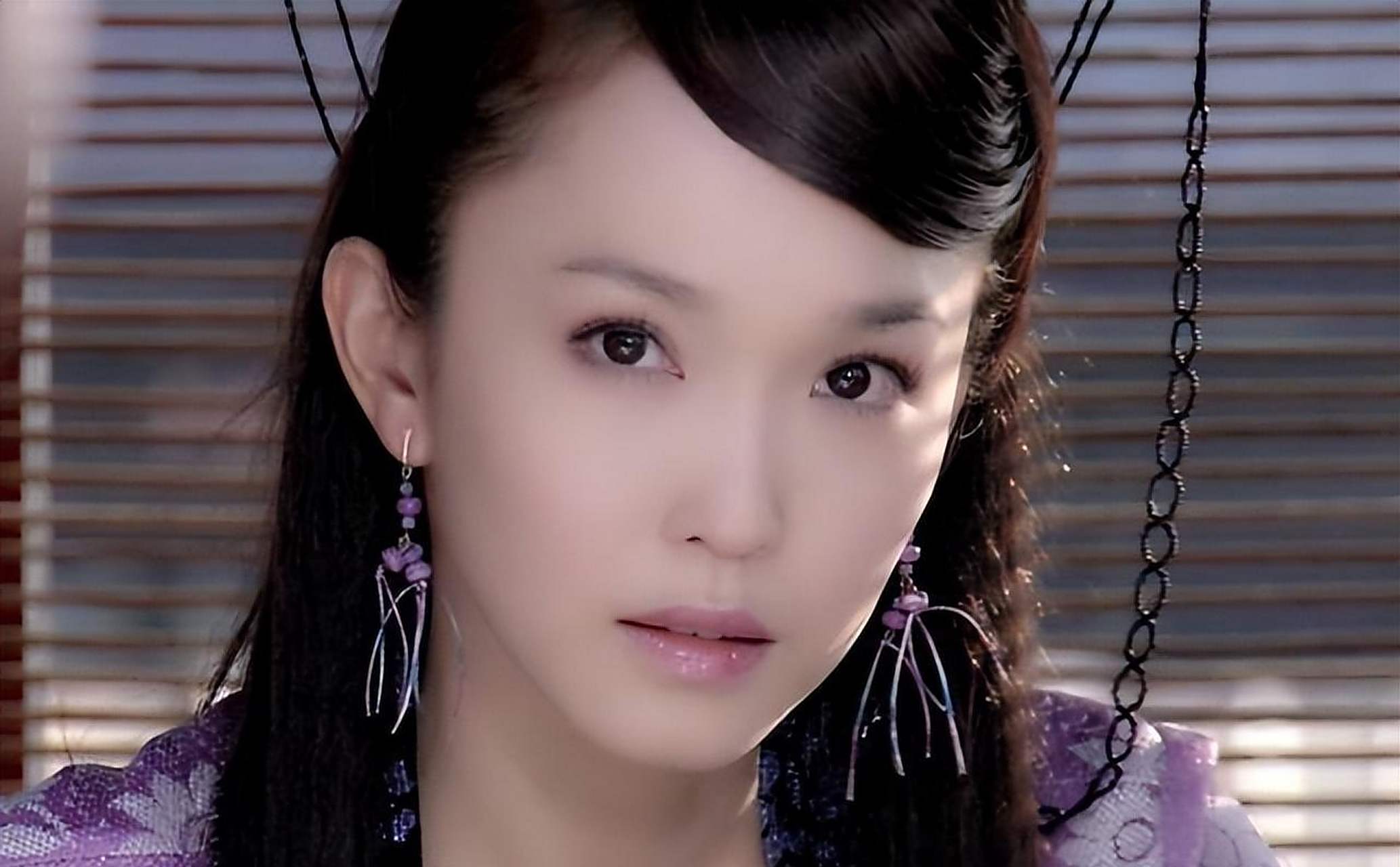 范文芳是新加坡备受瞩目的演员,她凭借美貌和才华在娱乐圈崭露头角